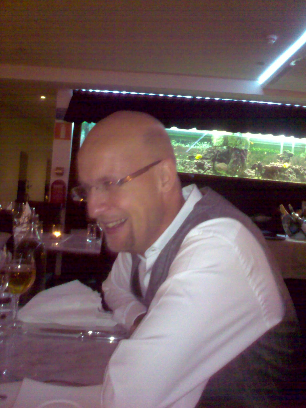 Tyvärr inga bilder från banan och på den överlycklige vinnaren Sven Sjövall.
Denna bild på en Glad Gunnar får vara vårt enda bevis på att tävlingen genomfördes 2009.
(I ett härligt höstkulet väder på Eslövs fina bana 2009. )